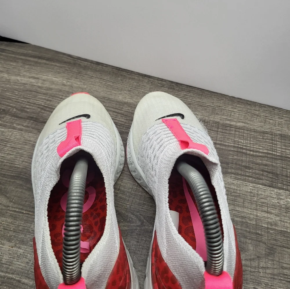 Nike me pair